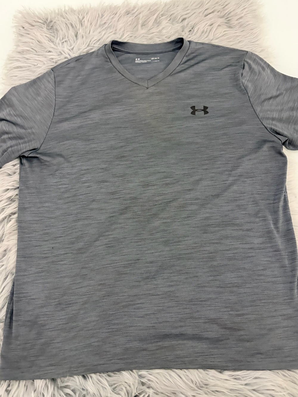 Under Armour Men's Heather Gray V-Neck Athletic Tee